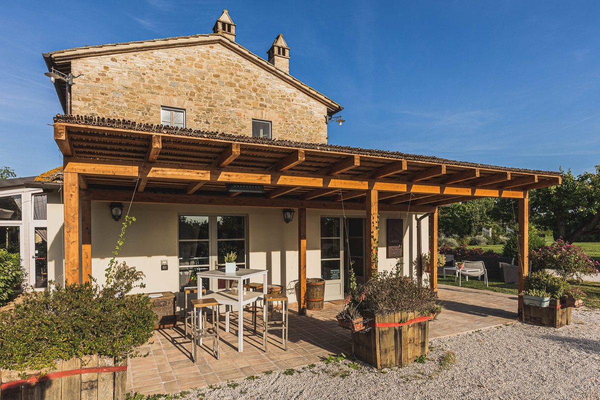 La casa colonica di Favorita Relais con il pergolato